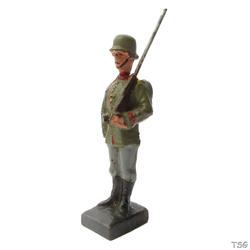 Lineol Soldier standing at attention, rifle on shoulder